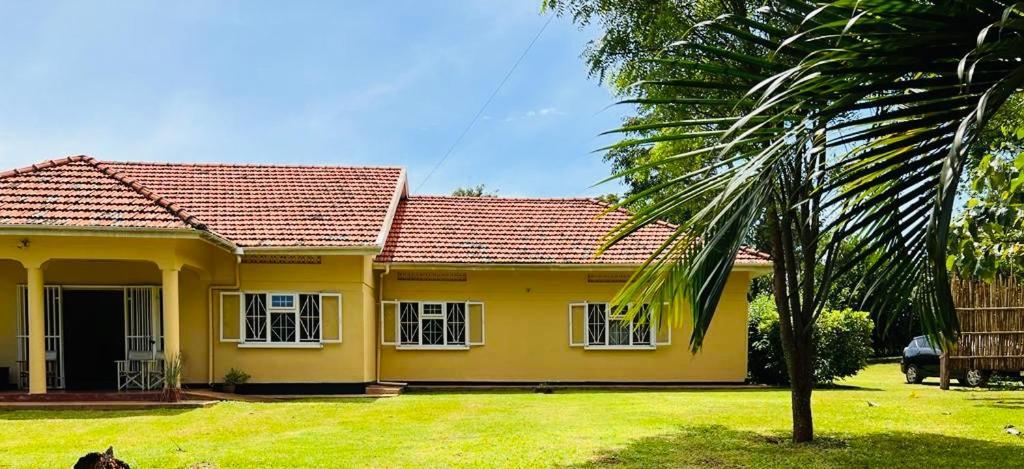 Buutu Nest Bed and Breakfast Τζίντζα Εξωτερικό φωτογραφία
